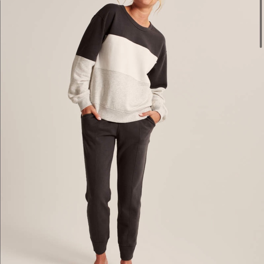 Abercrombie & Fitch sweatshirt & jogger set